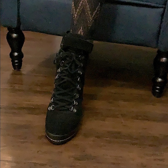 KELSI DAGER! combat heeled booties, suede/ rubber - Picture 4 of 9